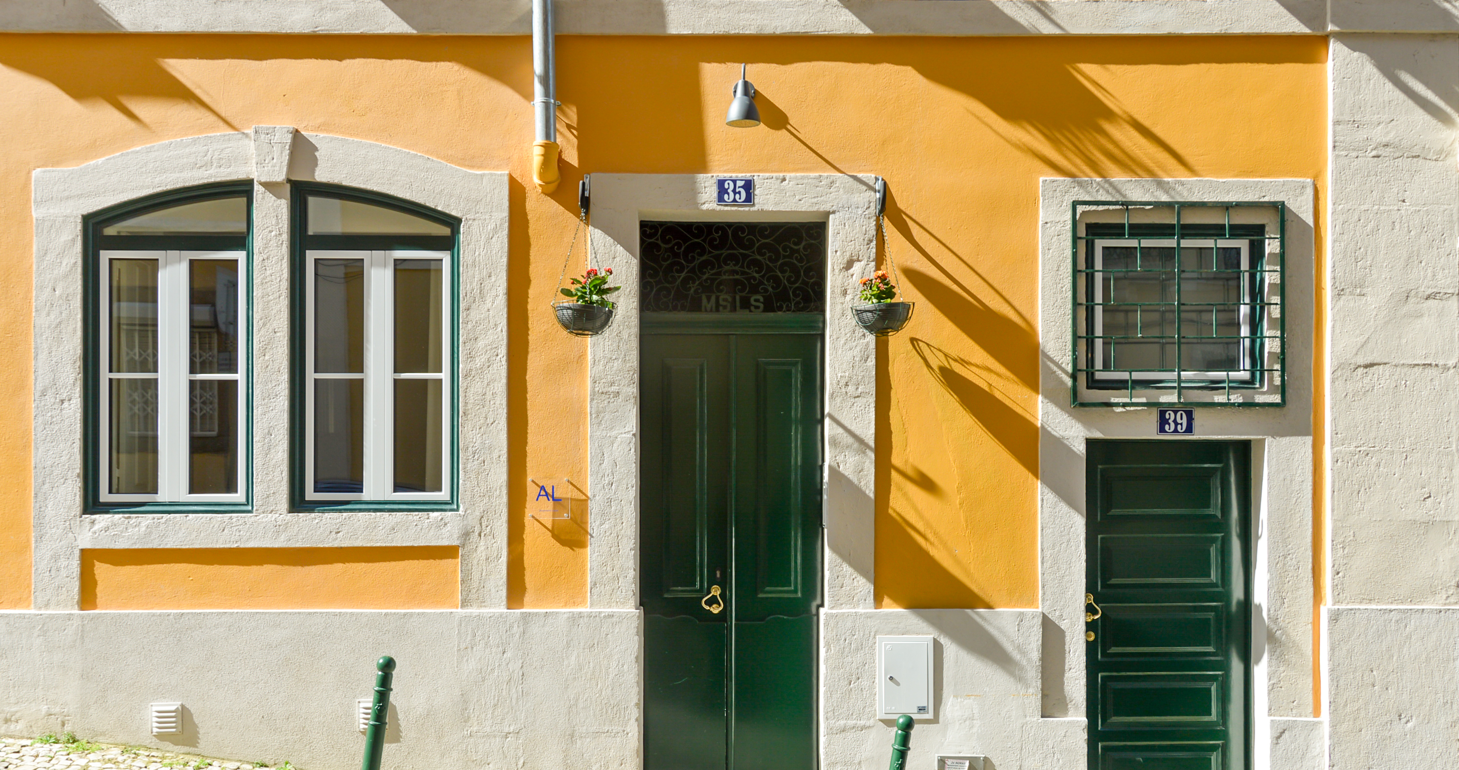 Home Flores Guest House