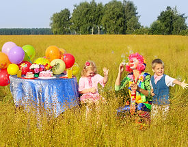Családi rendezvények kültéren és beltéren a Happymixtől. Ugrálóvár légvár, arcfestés, csillámtetoválás, bohóc, póni, játszóház, kézművesség, trambulin, léghoki, csocsó