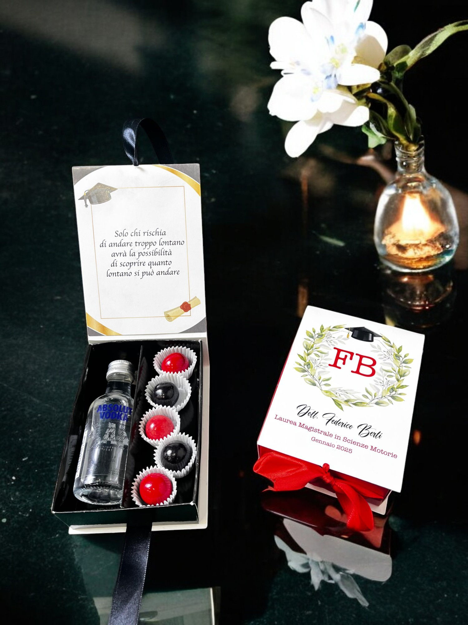 Scatola con Absolute Vodka e con 5 confetti gusti assortiti e colori a scelta.