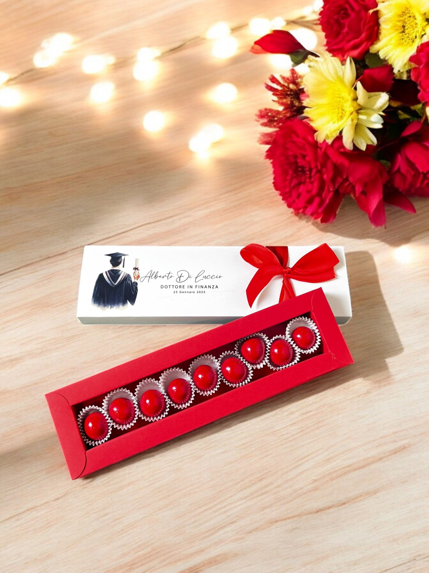 Scatola tight deluxe con 9 confetti colore a scelta ed un fiocco abbinato ai colori della grafica.