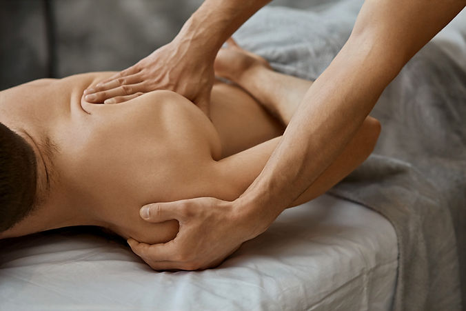 deep tissue massage to the shoulders