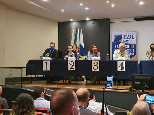 Debate reúne candidatos a Prefeito de Niterói, e de novo Grael não comparece