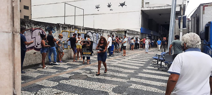 Último dia útil do ano tem aglomerações em vários pontos do Centro de Niterói