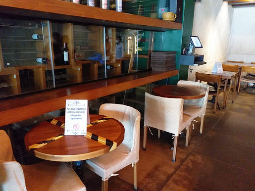 Bares e restaurantes são obrigados a fornecer porta máscara descartável a clientes em Niterói