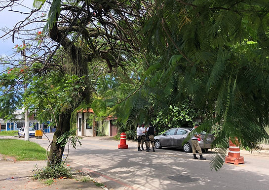 Prefeitura monta barreiras nos acessos às praias de Niterói