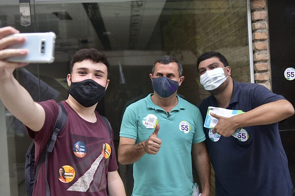 Felipe Peixoto percorre Niterói e diz estar confiante em 2º turno