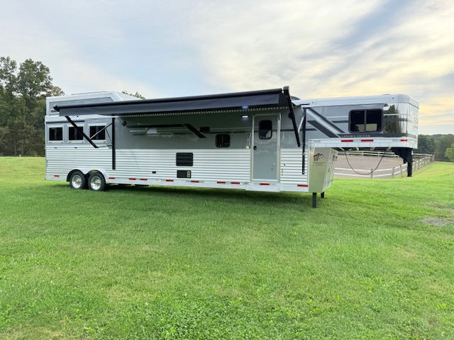 New 2026 SMC Laramie L8318SCEB 3 horse 8' wide 18' LQ: Stock#0489