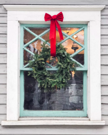 19 Ways To Make Your Exterior Extra Festive This Holiday Season, According To Instagram
