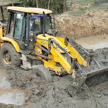 How to Get Heavy Equipment Out of the Mud (According to Someone Who’s Done It Way Too Many Times)