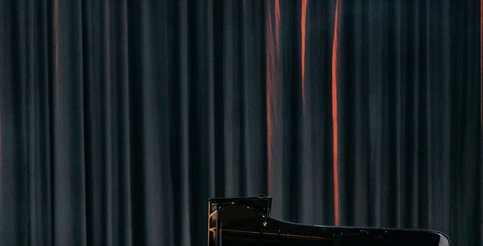 YO, PIANO