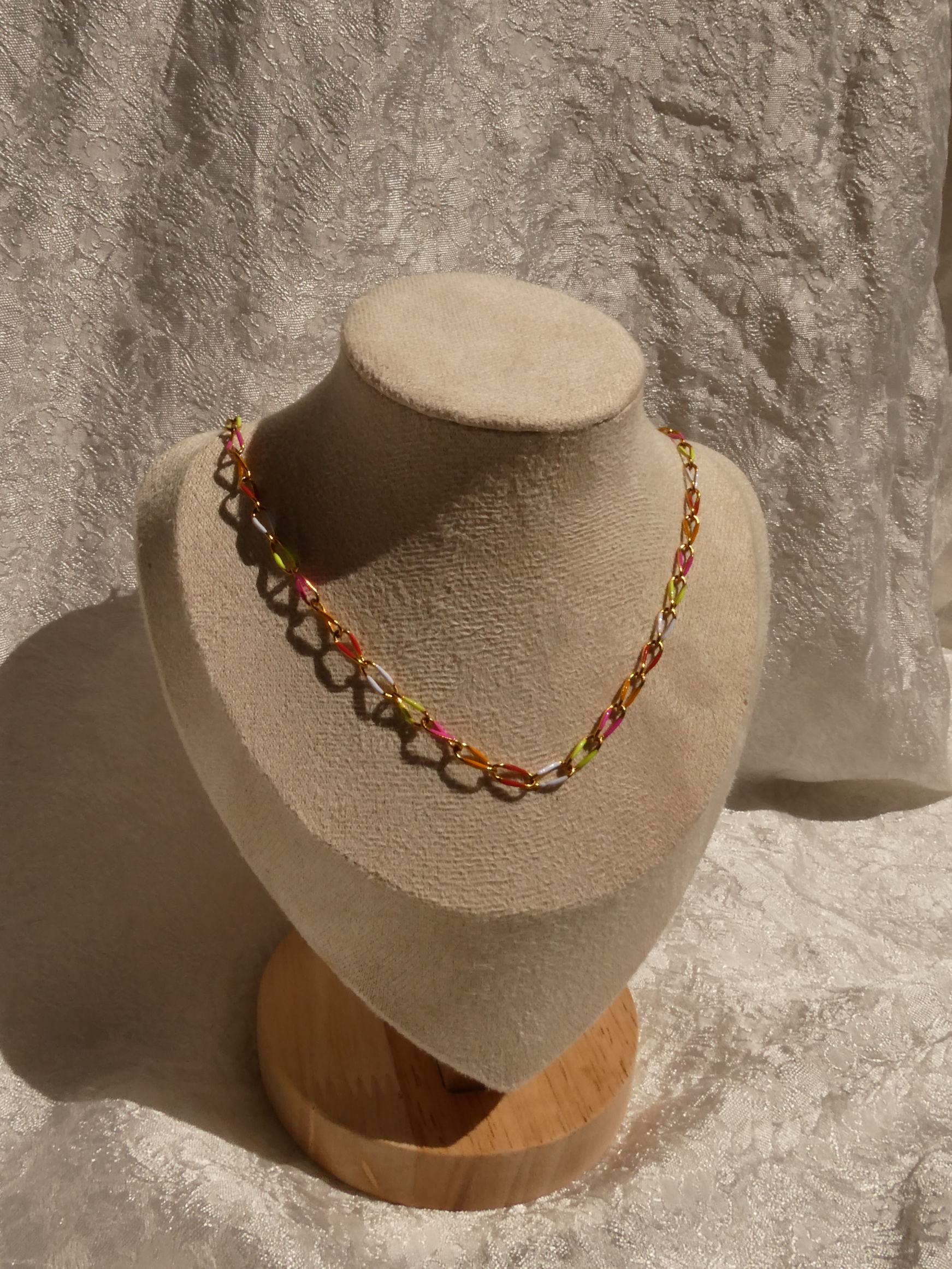 Collier Cherry