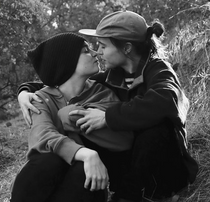 Ellen Page secretly weds Dancer Emma Porter.