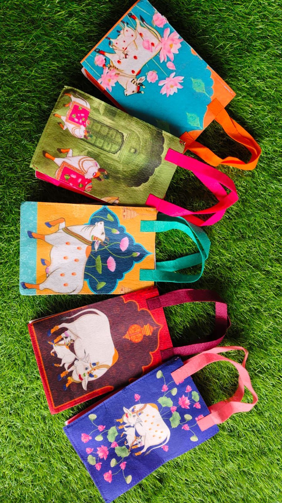 Thumbnail: Felt bags in digital printed