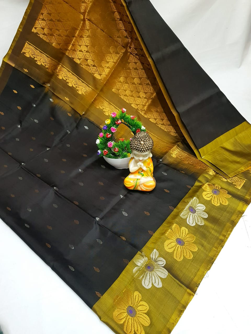 Thumbnail: Bootie Sarees  - HAND WEAVING