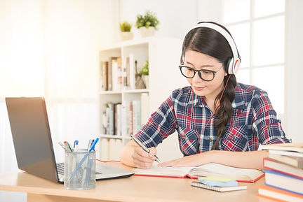 female_learning_luma_learn_.jpg