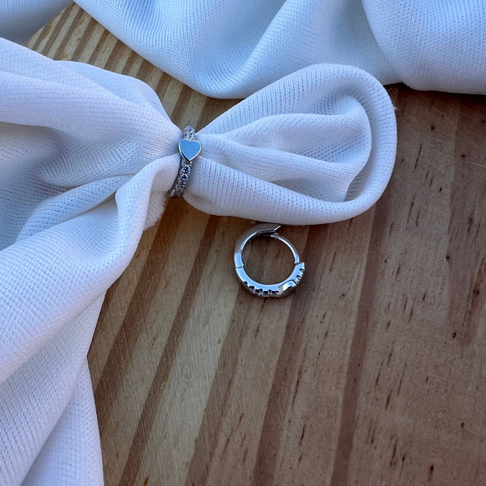 BRINCO MINI ARGOLA CRAVEJADA