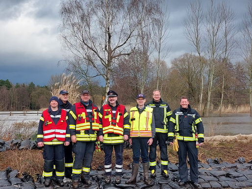Uelzener Einsatzkräfte packen im Landkreis Celle mit an