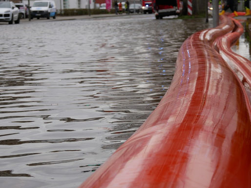 Feuerwehr erweitert Hochwasserbarrieren im Stadtgebiet