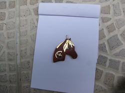 Pingente madeira e ouro