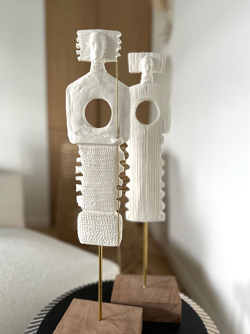 Follow13_Anne de Villemejane_Femmes_Clé_White Resin_with marble powder_55 x 15 x 10 cm.jpe