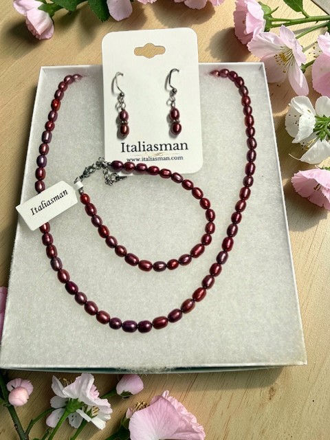Thumbnail: Vintage Grace – Wine Pearl Elegance