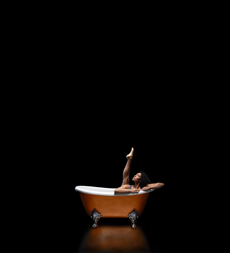 La Clique straps artist, Tuedon Ariri, in an homage to the original Bath Boy act from 2004.