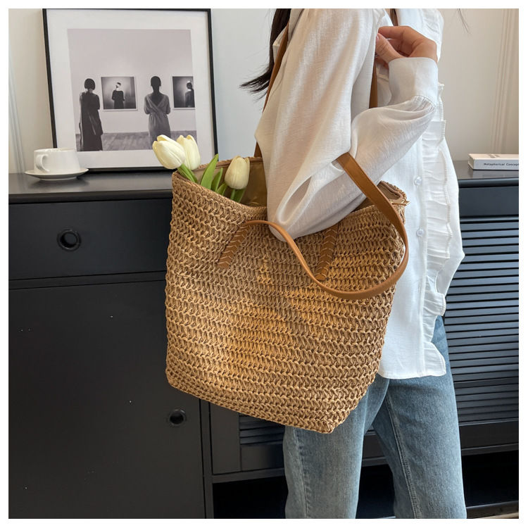 Thumbnail: Hand-woven Women's Shoulder Handbag Bohemian 2025 Summer Fashion Straw Beach Tot