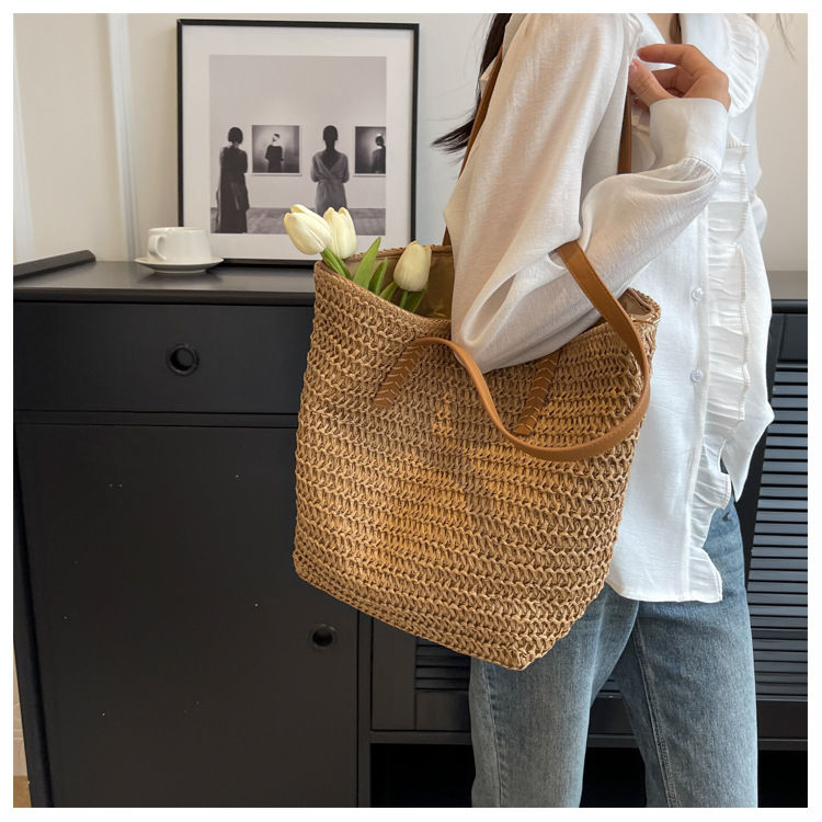 Thumbnail: Hand-woven Women's Shoulder Handbag Bohemian 2025 Summer Fashion Straw Beach Tot