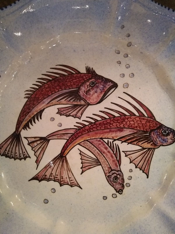 Ceramica_Ghirla_piatto_medio_animali_fantastici_pesci