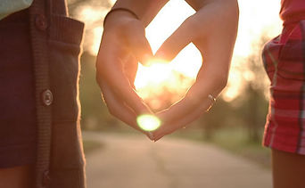 Deux mains en coeur
