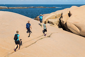 Vandrere på Ramsvikslandet i Bohuslän, Sverige. Photo Cred Fredrik Schenho