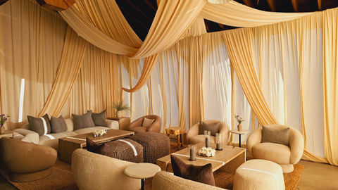 Aspen Art Crush - Aspen, CO
Design install, shelving install with chain wall install, ceiling treatment/rigging, drape
