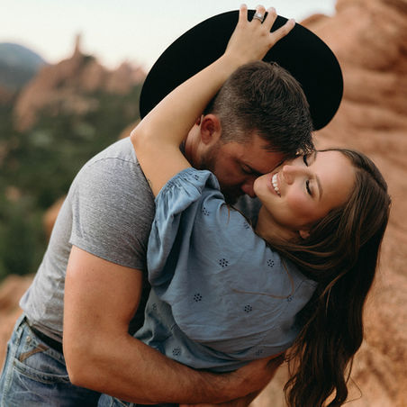 garden of the gods coupels photoshoot