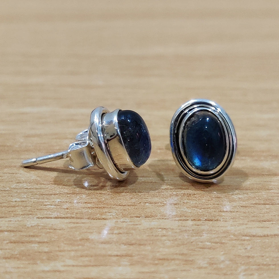 Labradorite Studs (2.5 Grams)