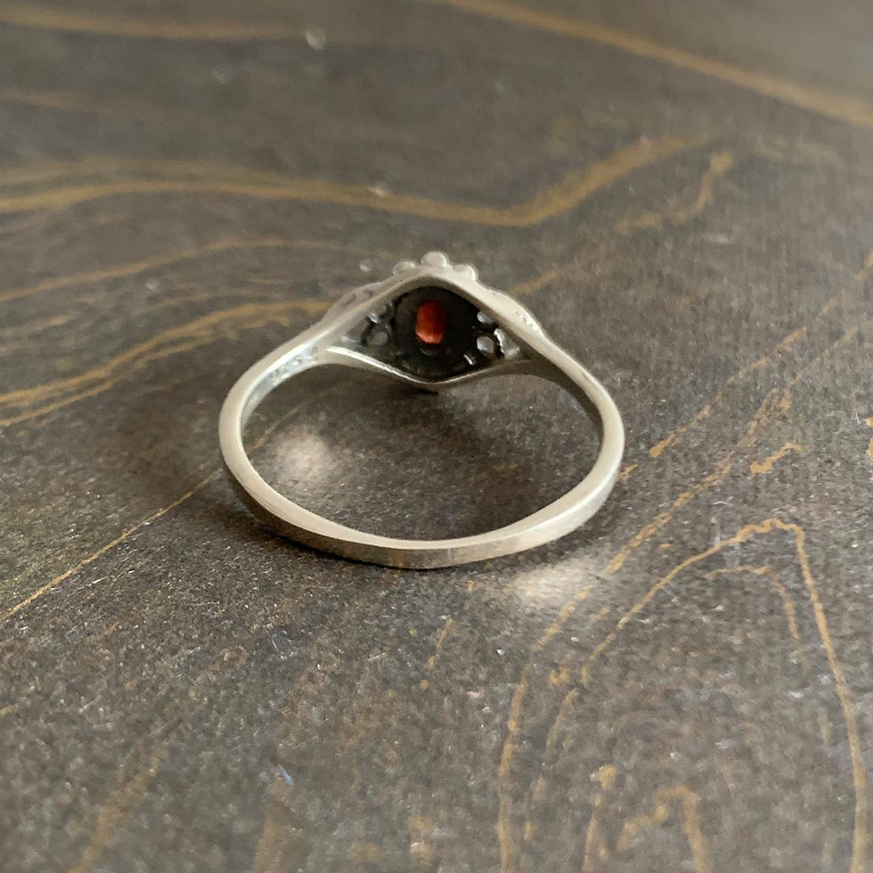 Miniatura: Dainty Garnet Silver Ring (1.8 Grams)