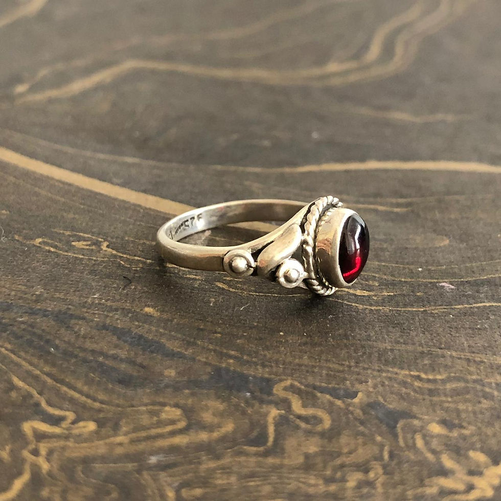 Miniaturbild: Designer Garnet Ring (2.8 Grams)