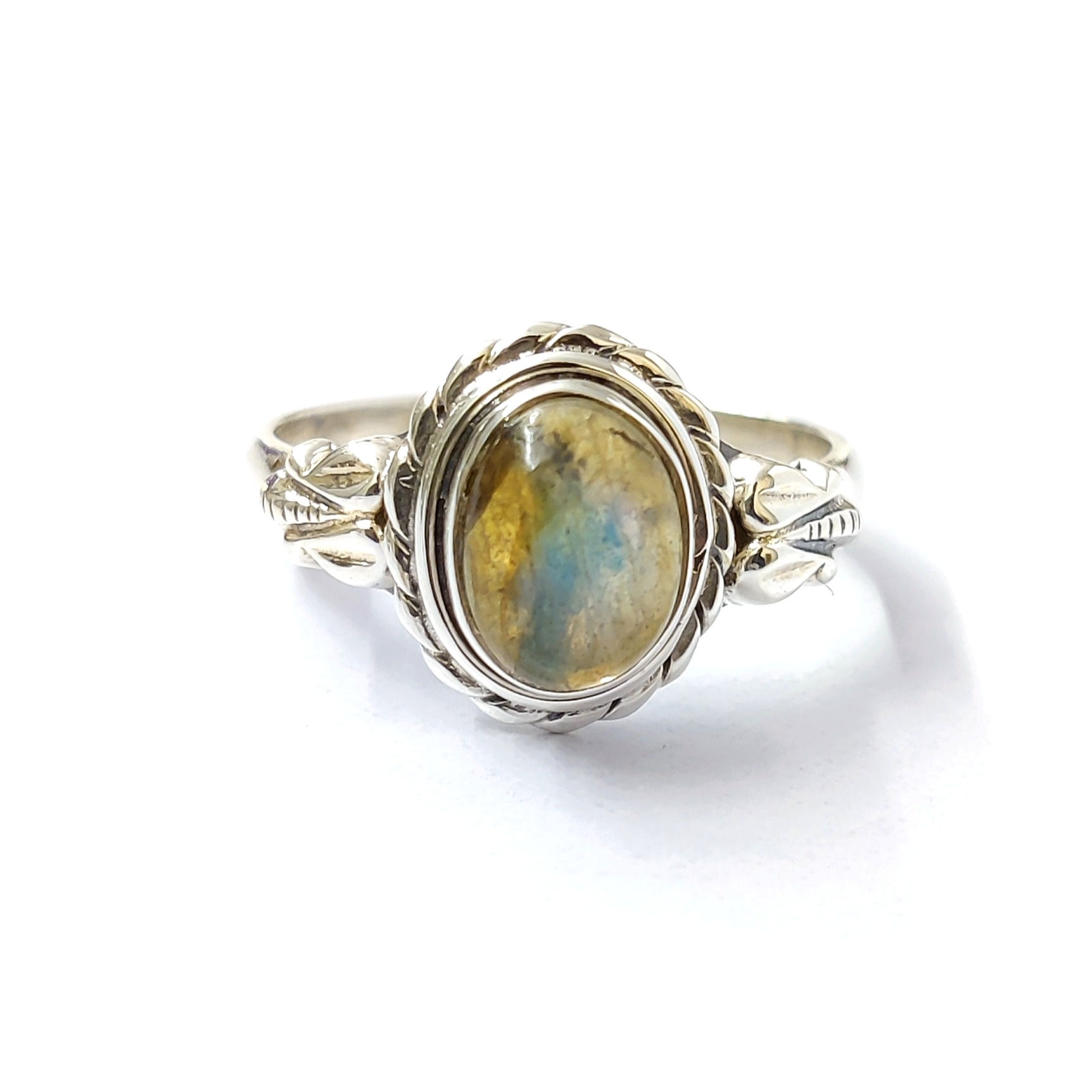 Labradorite Ring (4.2 Grams)
