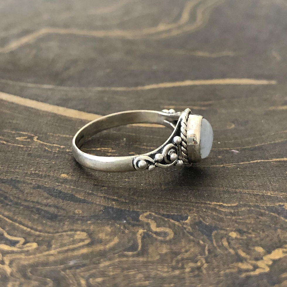 Miniatura: Dainty Moonstone Ring (2.4 Grams)