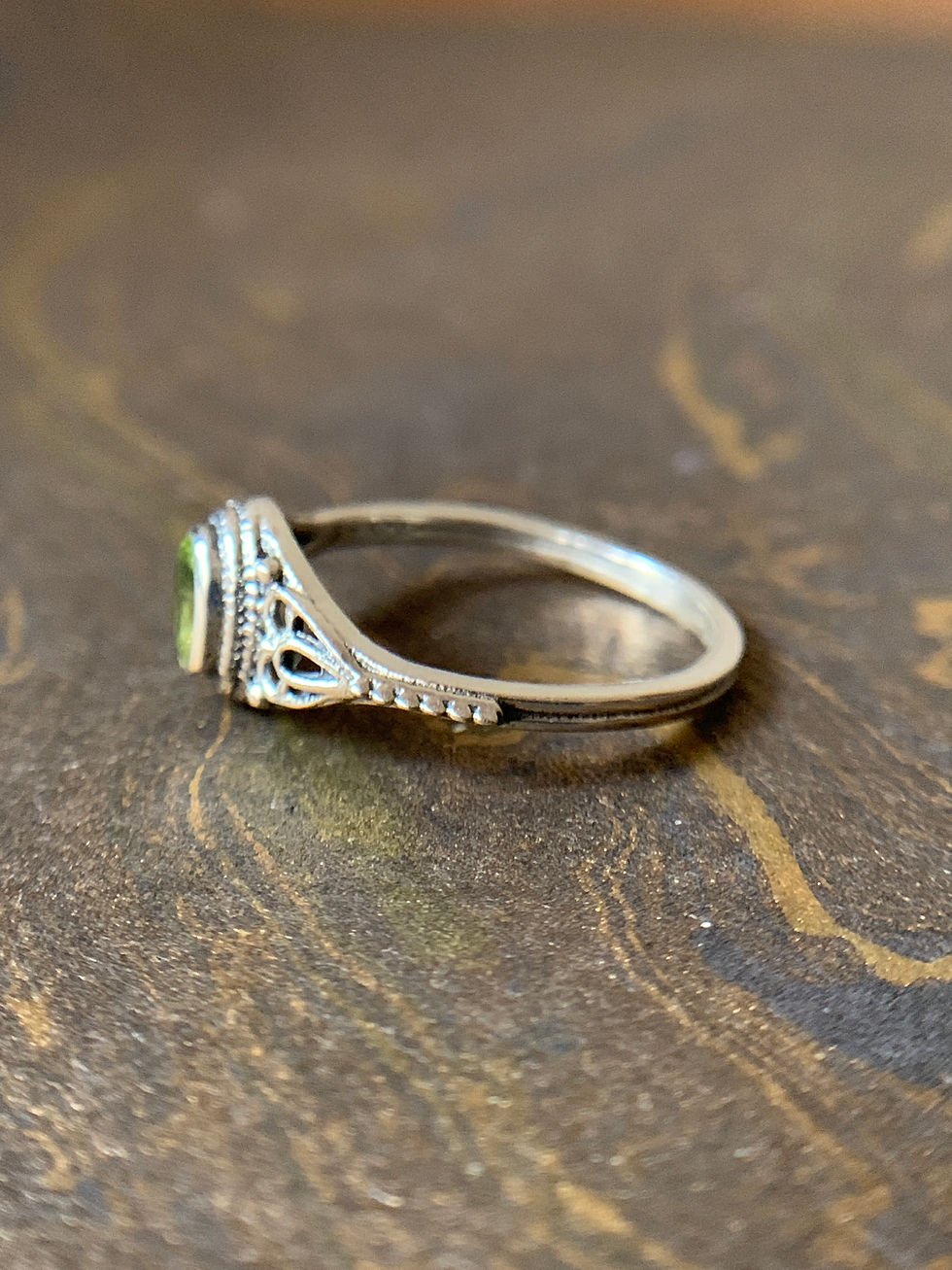 Miniatura: Dainty Peridot Ring (2.1 Grams)