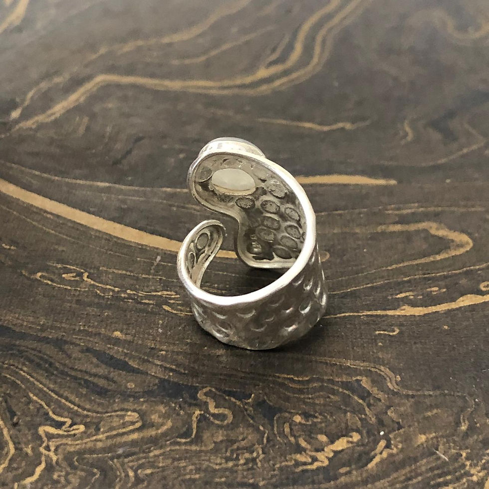 Miniatyrbild: Hammer Moonstone Ring (6.0 Grams)