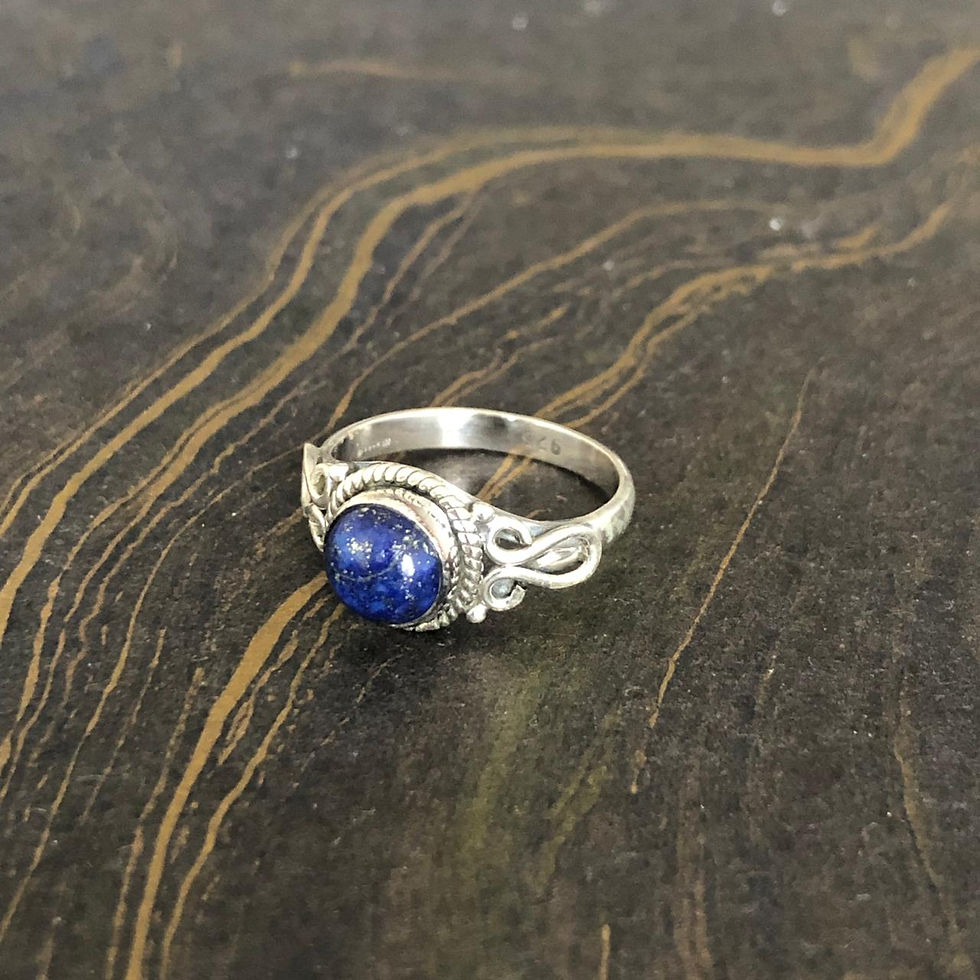 Miniatura: Dainty Lapis Lazuli Ring (3.0 Grams)