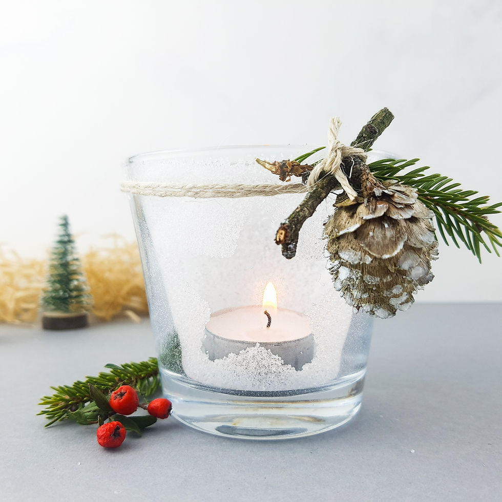 DIY Weihnachtsdeko Windlicht verschneit Zucker-Haarspray-Hack