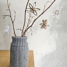 diy tischdeko winter stricklook vase blumen papier basteln