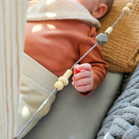 diy anleitung holztrapez bauen spielbogen baby makramee