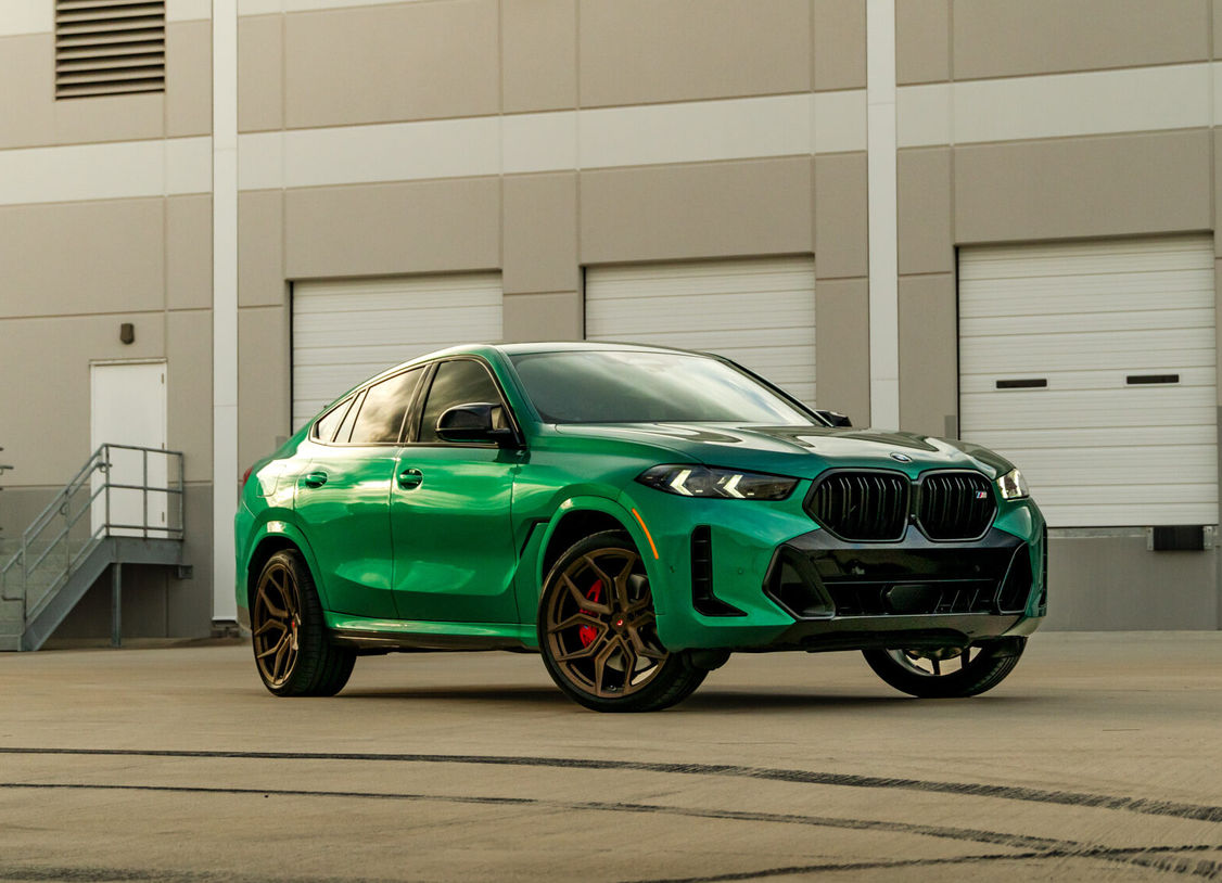 BMW X6 M60i com rodas Vossen EVO-3, aro 22, acabamento Bronzino e design forjado premium para SUV de alto luxo.