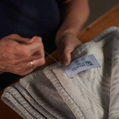 最天然的低調奢華-Johnstons of Elgin 羊絨圍巾