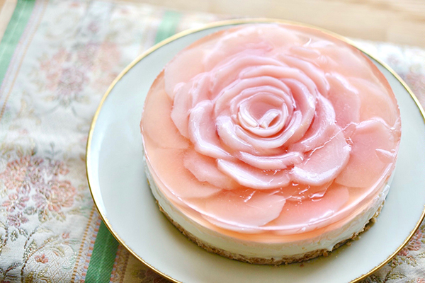 桃のババロアケーキ