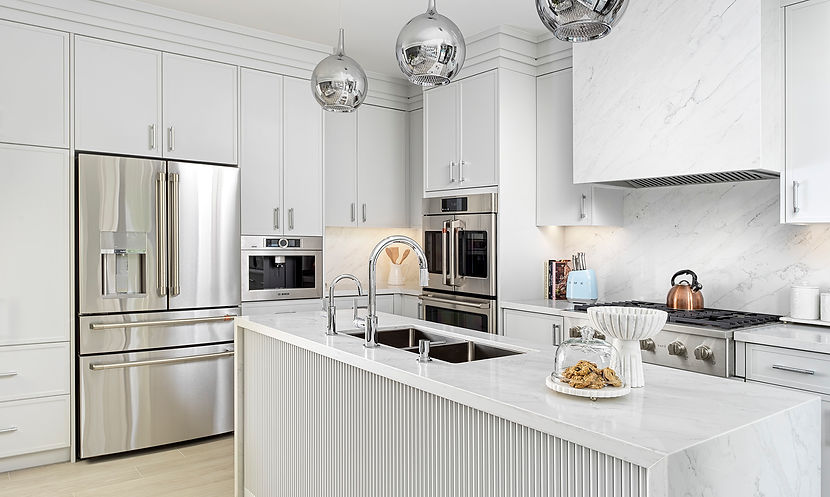 Modern Kitchen with Quartz Backdrop and Island