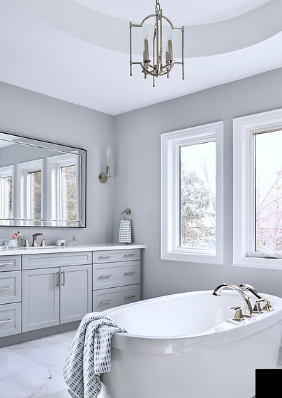 Master Ensuite with freestanding Tub and chandelier