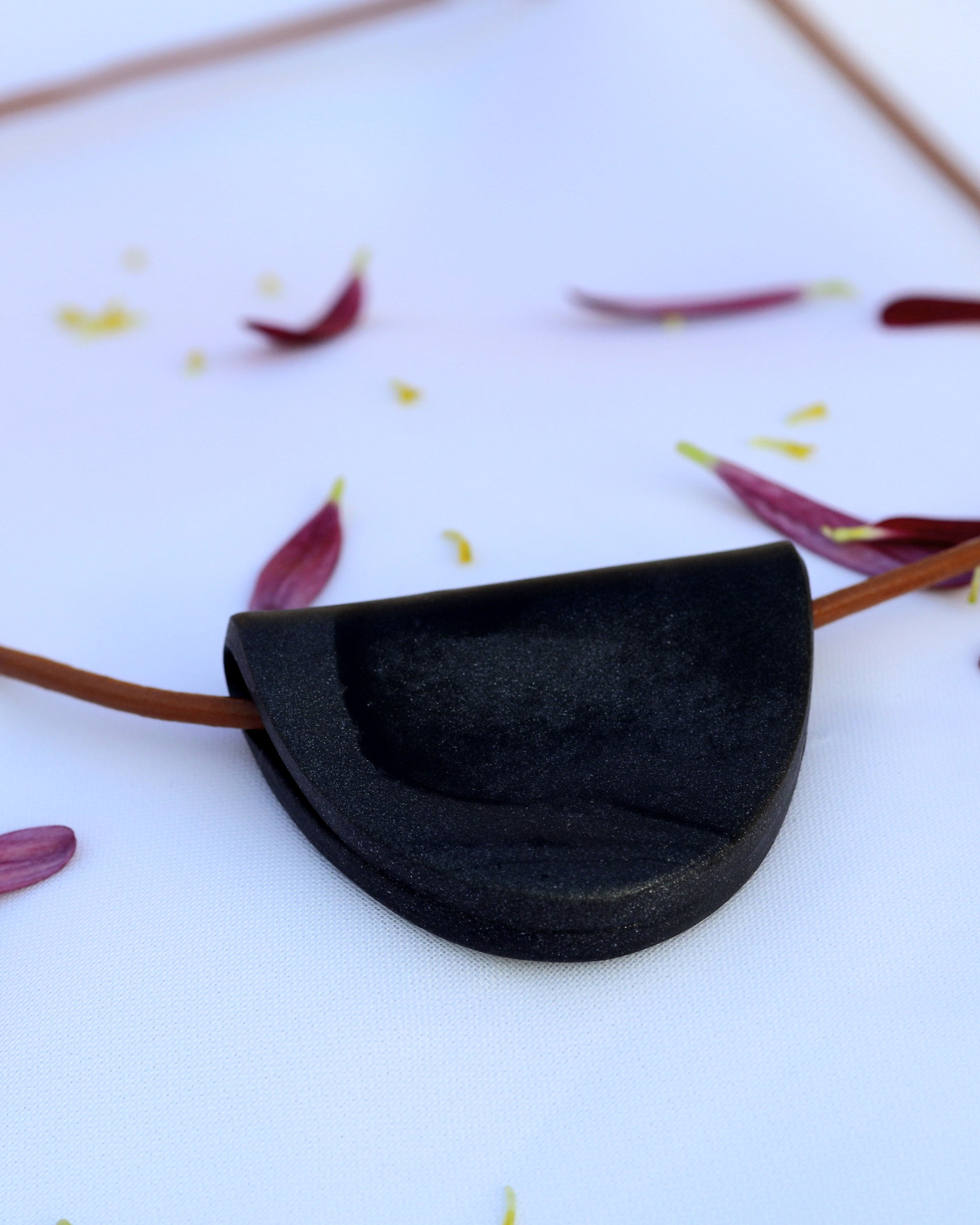 Colar Bent - Preto com cinza